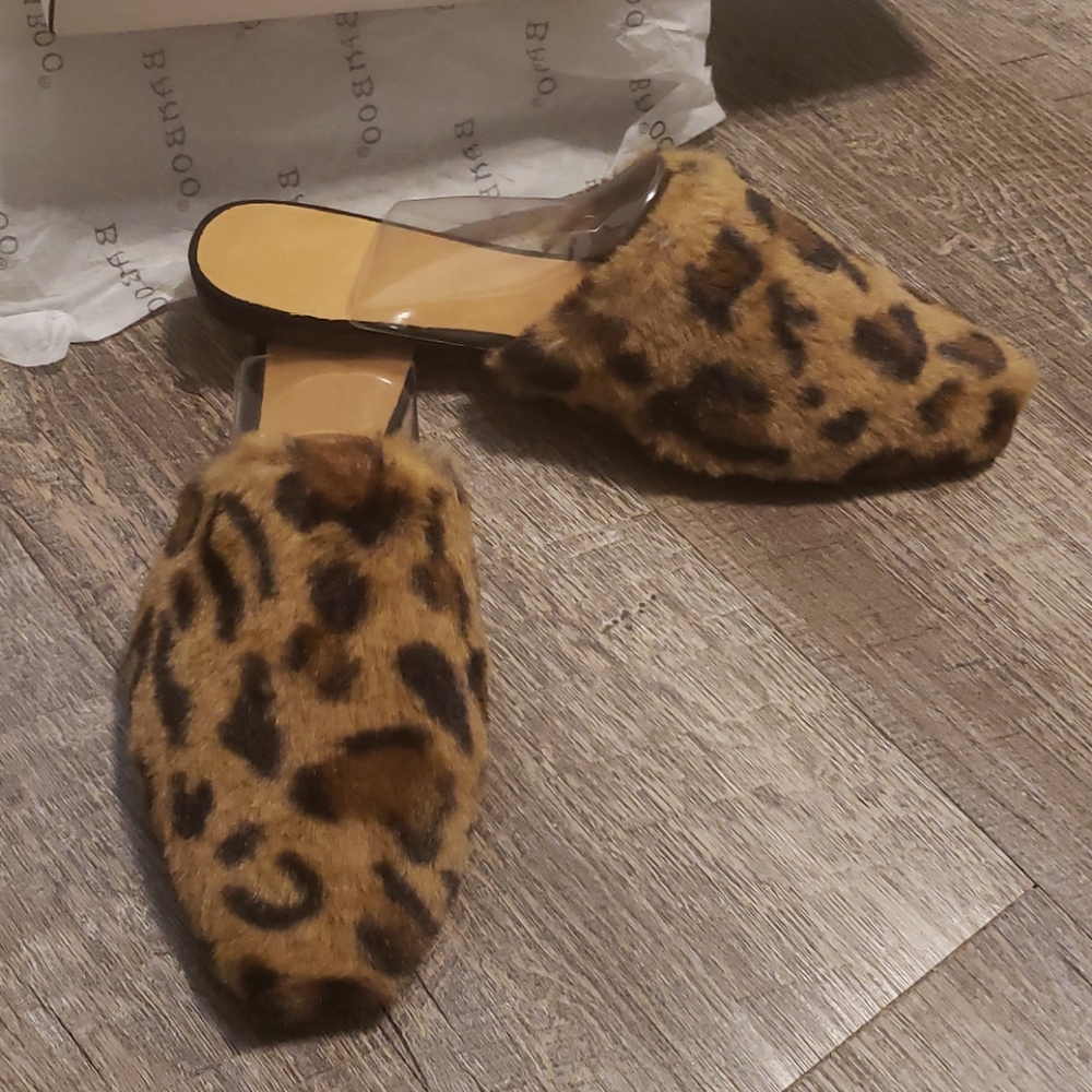Faux fur slides